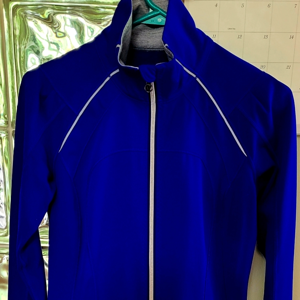 Lululemon Athletica Royal Blue Zip Up long sleeve Siz 4 Thumbholes Define Jacket